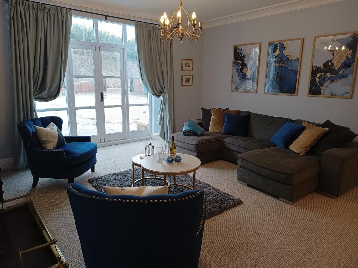 The West Wing At Eriviat Hall Hot Tub Henllan  エクステリア 写真