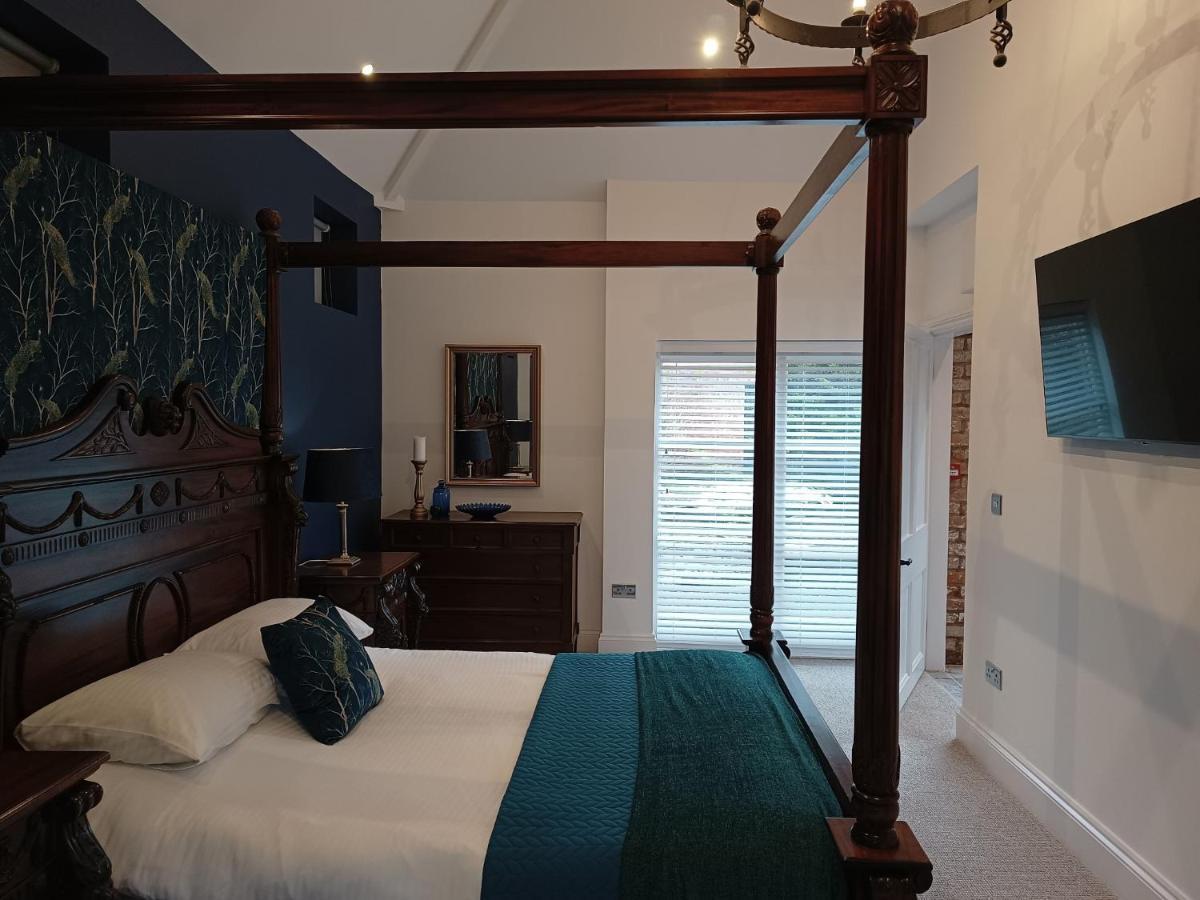 The West Wing At Eriviat Hall Hot Tub Henllan  エクステリア 写真