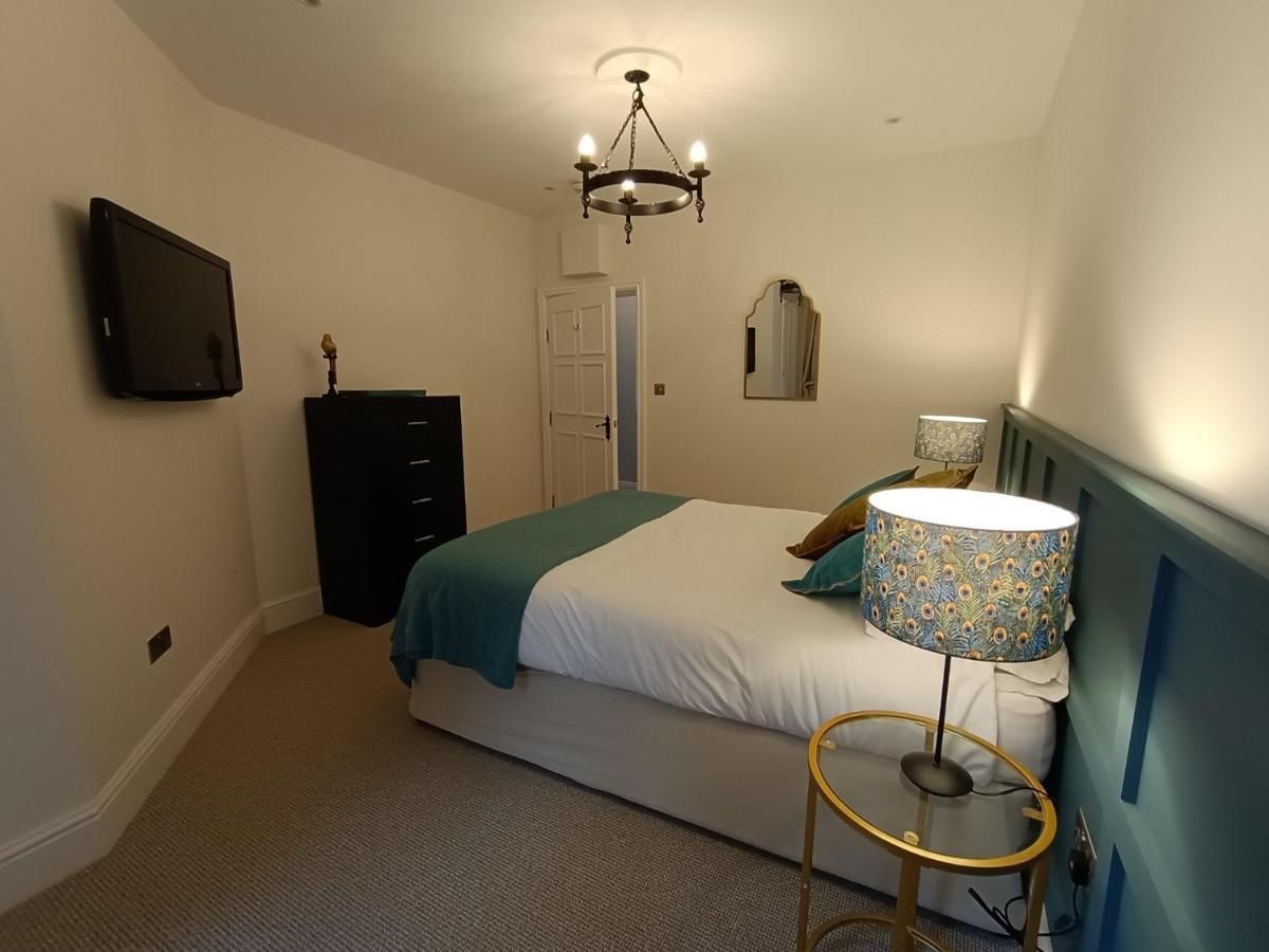 The West Wing At Eriviat Hall Hot Tub Henllan  エクステリア 写真