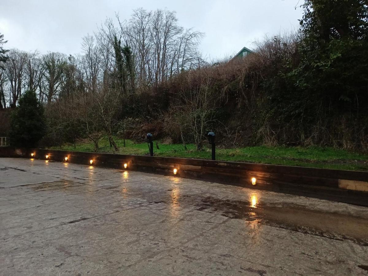 The West Wing At Eriviat Hall Hot Tub Henllan  エクステリア 写真