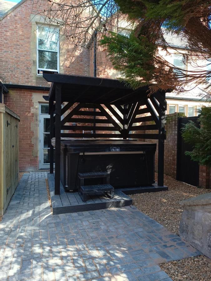 The West Wing At Eriviat Hall Hot Tub Henllan  エクステリア 写真