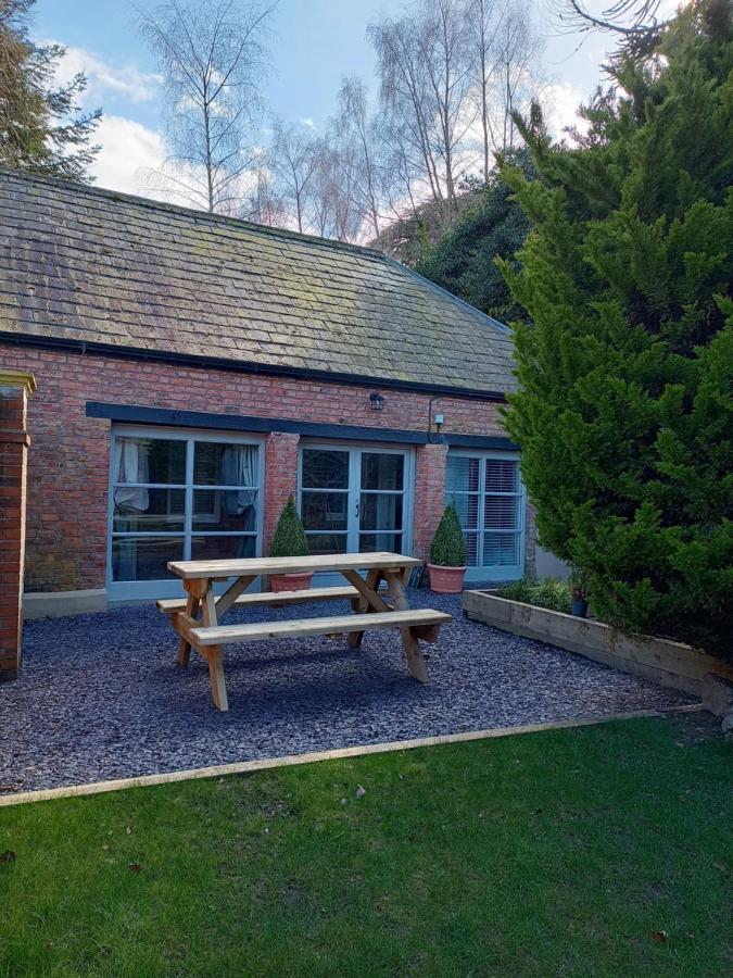 The West Wing At Eriviat Hall Hot Tub Henllan  エクステリア 写真