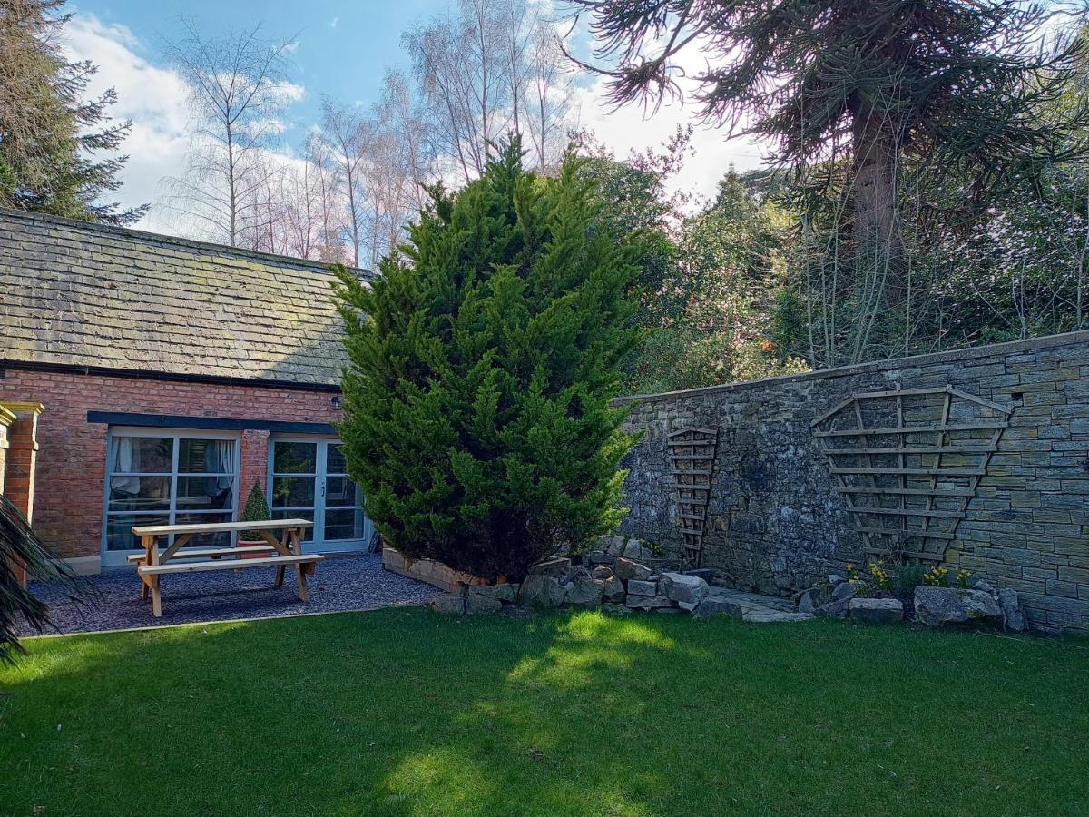 The West Wing At Eriviat Hall Hot Tub Henllan  エクステリア 写真