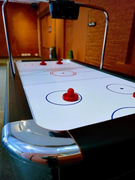 The West Wing At Eriviat Hall Hot Tub Henllan  エクステリア 写真