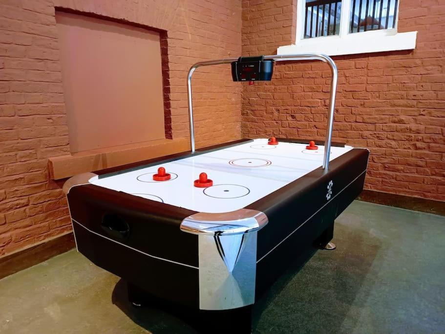 The West Wing At Eriviat Hall Hot Tub Henllan  エクステリア 写真